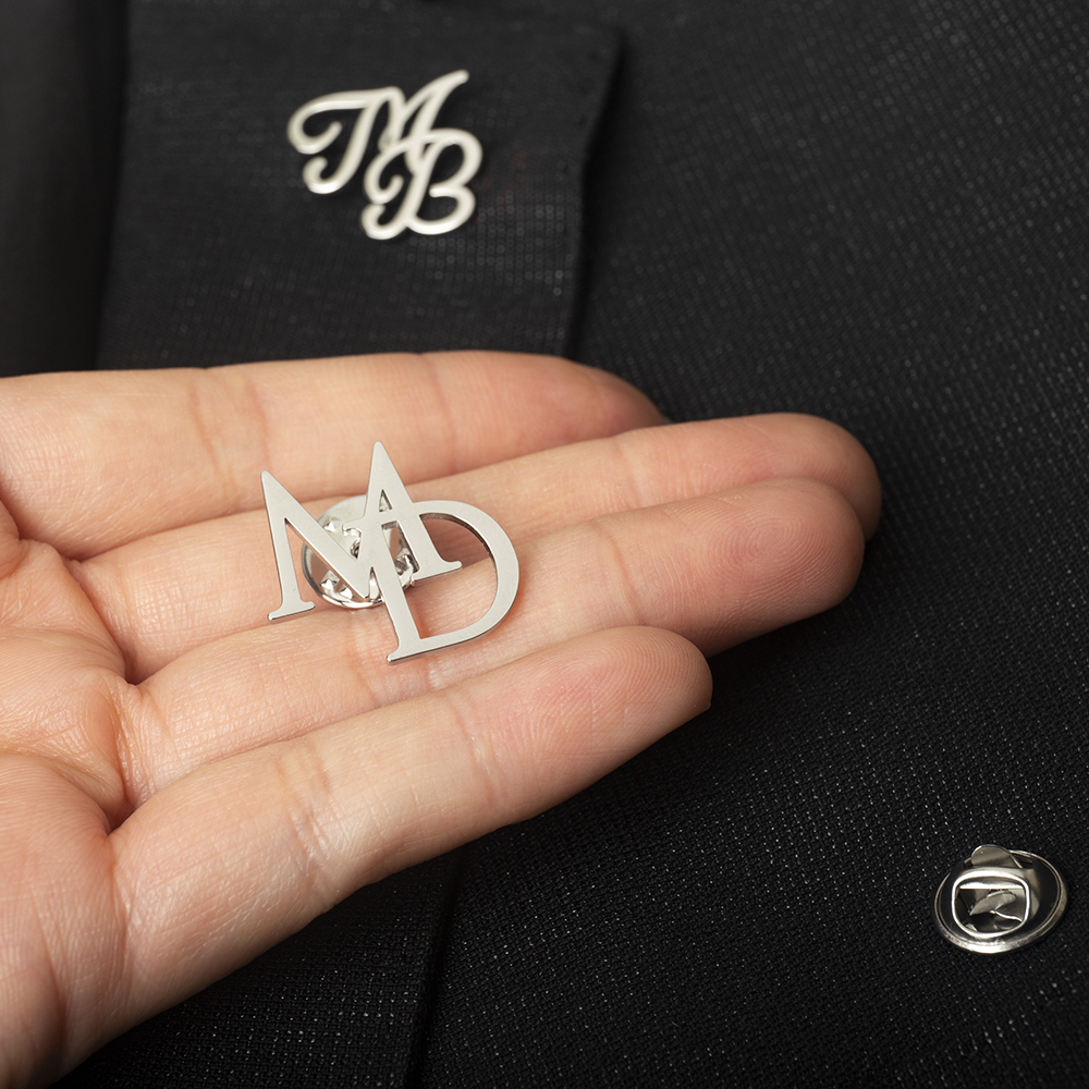 Tangula Custom Initials Brooch – Men'S Grooming For Wedding recenzja i cena